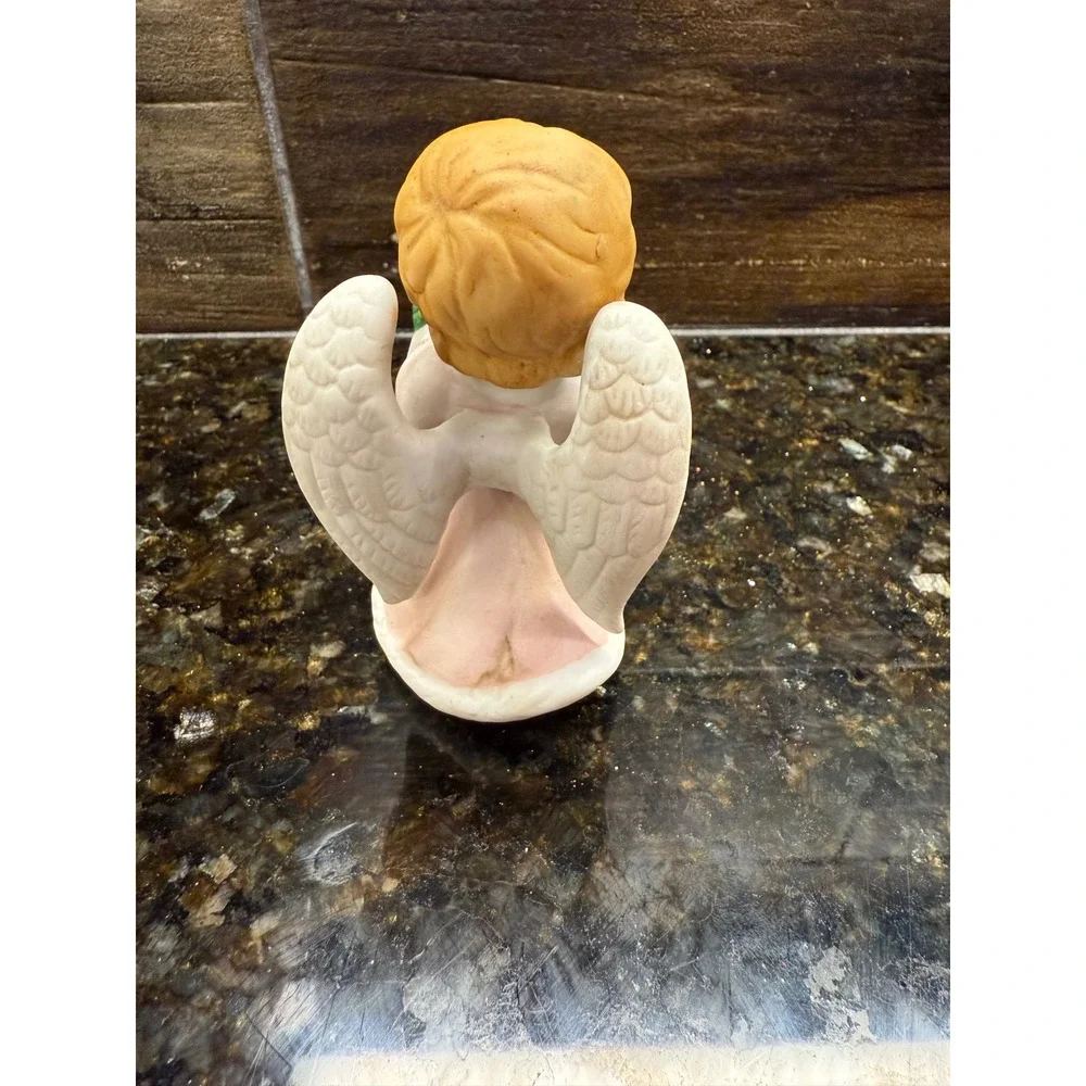 Vintage Homco Ceramic Angel with Wreath